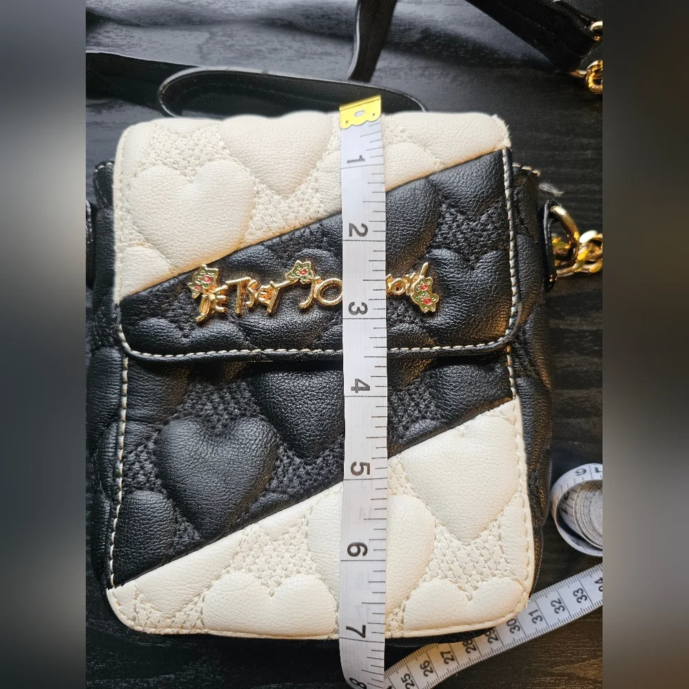 Betsey Johnson Black & Cream Quilted Crossbody Bag OS - Picture 13 of 15